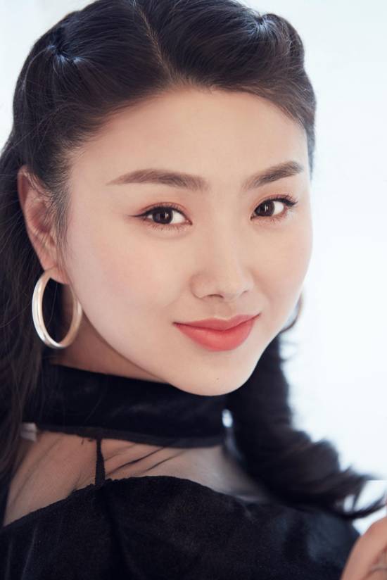 美女歌手肖洋新年新愿望 怀揣感恩之心坦言需继续努力