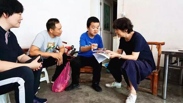 安康市人大常委会副主任马孝芳深入包联贫困村调研脱贫攻坚工作