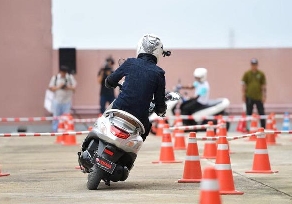 深受车迷喜爱的"省油王"混动版雅马哈gf125摩托,售价仅1.14万