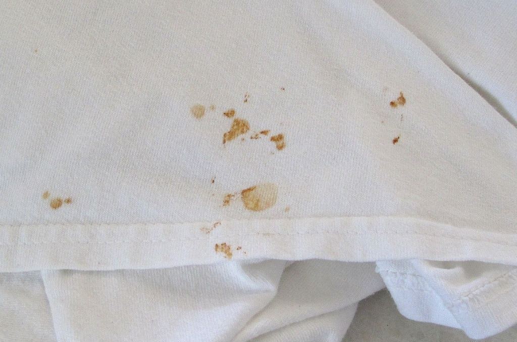 酒店床单上的"黄污渍",是哪些人留下的?看完你会介意吗