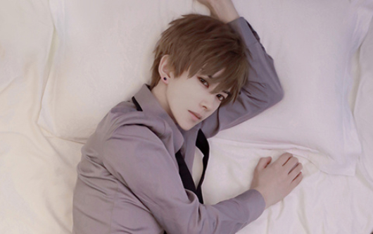 当"男装大佬"熊祁穿上制服,秒变霸道总裁,网友:想嫁!