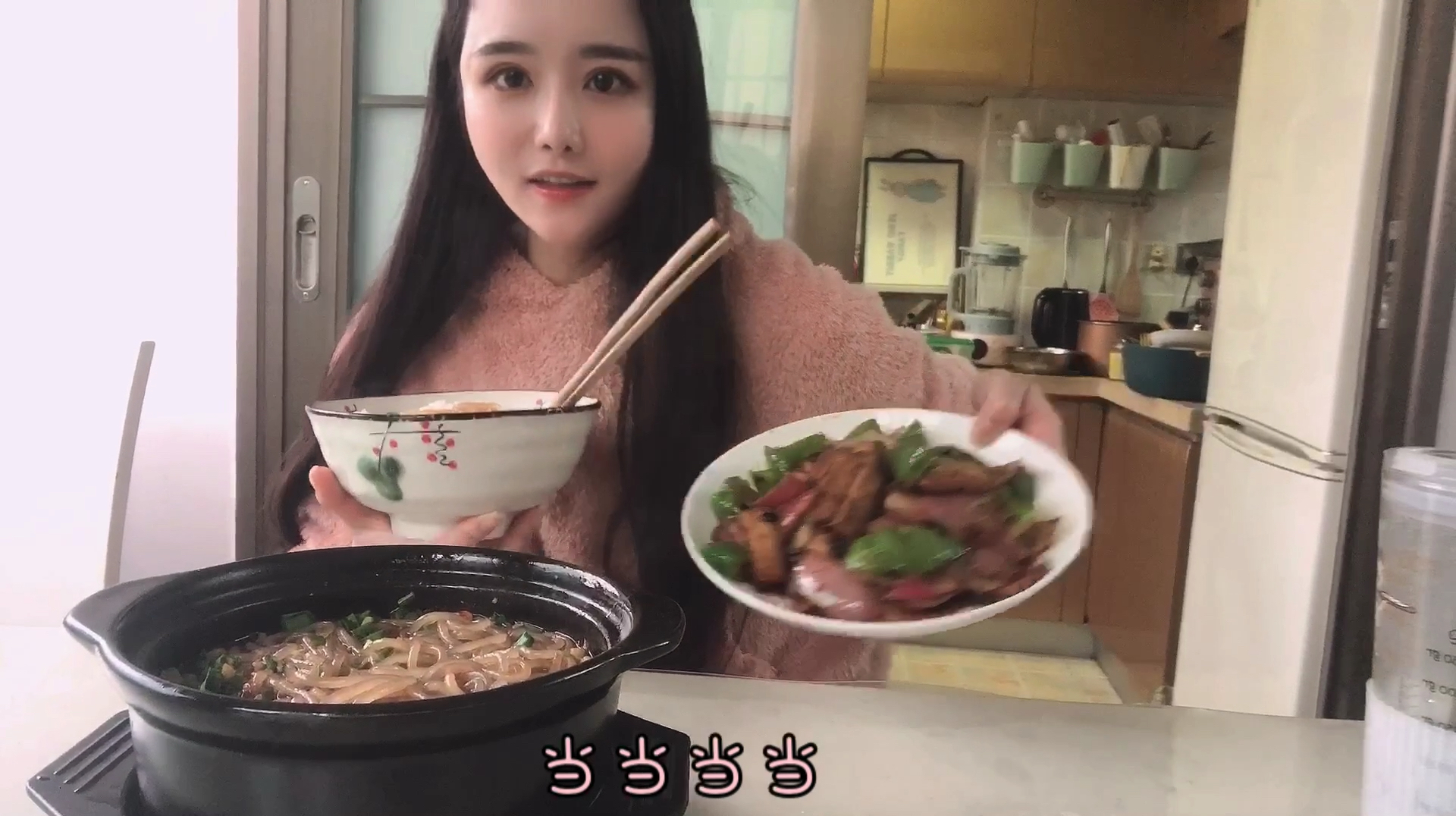 超简单的麻辣粉丝煲,超级下饭,配米饭吃,女孩狂吃大3碗米饭