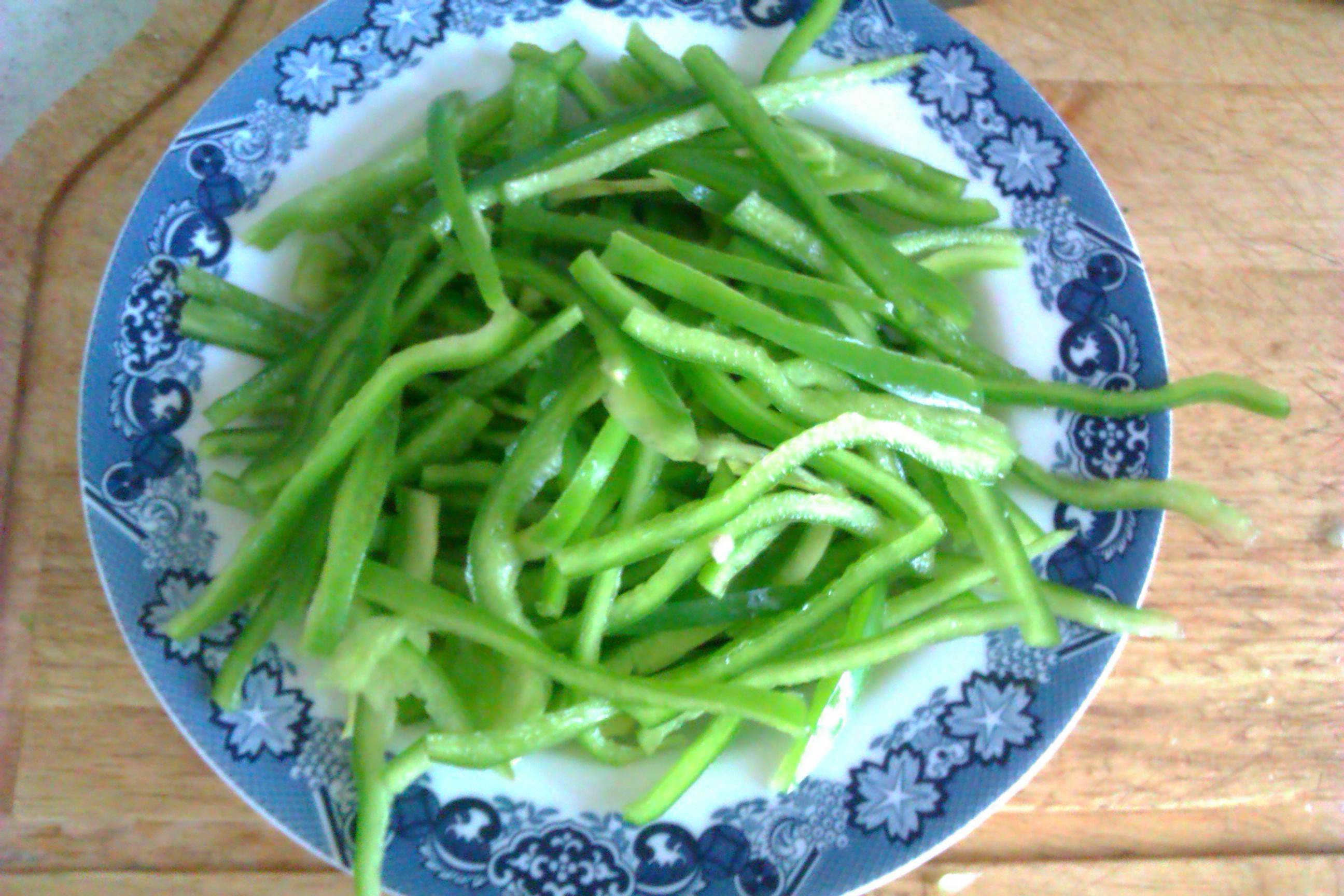 青椒炒肉是先炒肉还是炒青椒?很多人忽略了这一步,难怪不好吃!