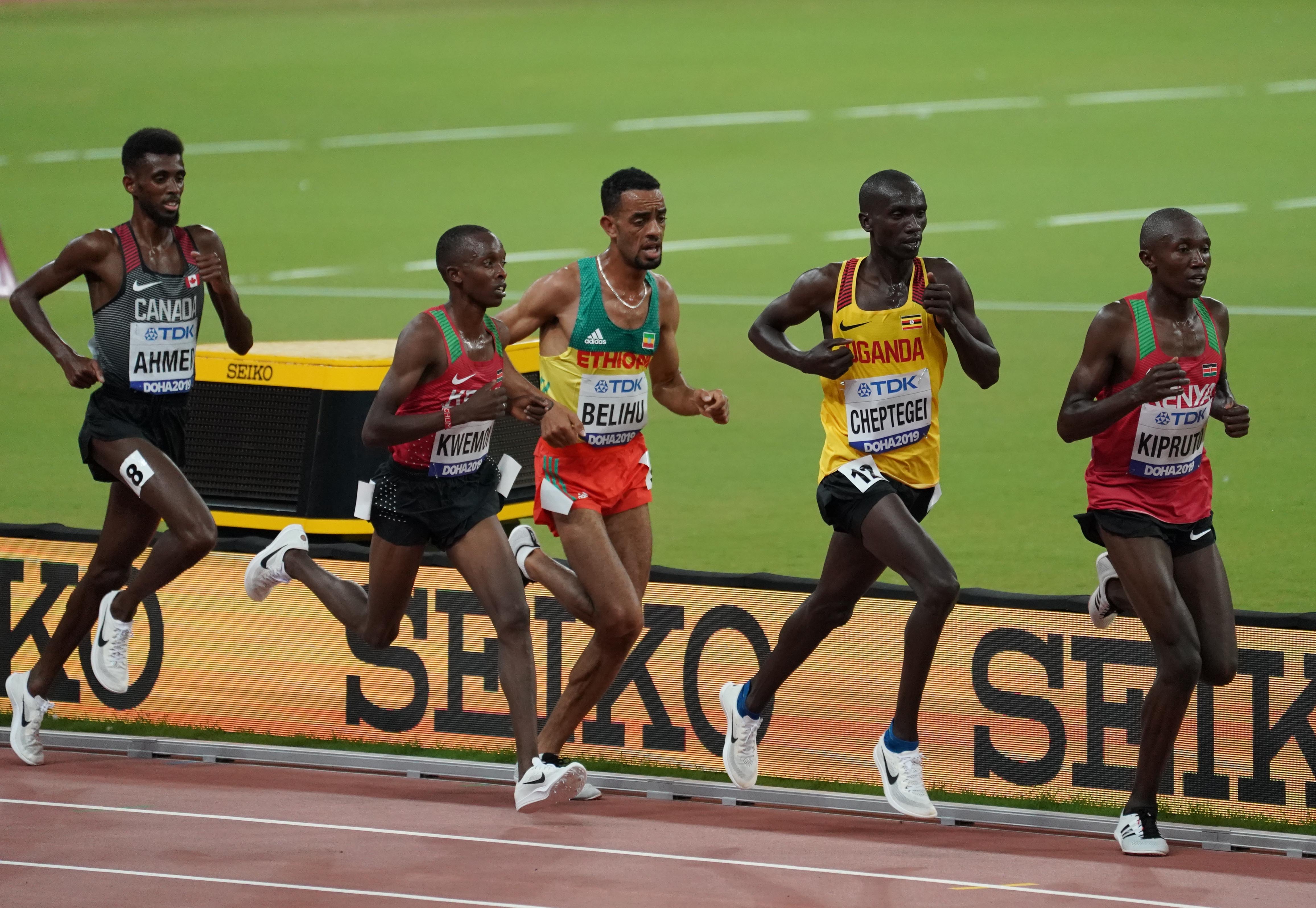 田径——男子10000米决赛赛况(8)