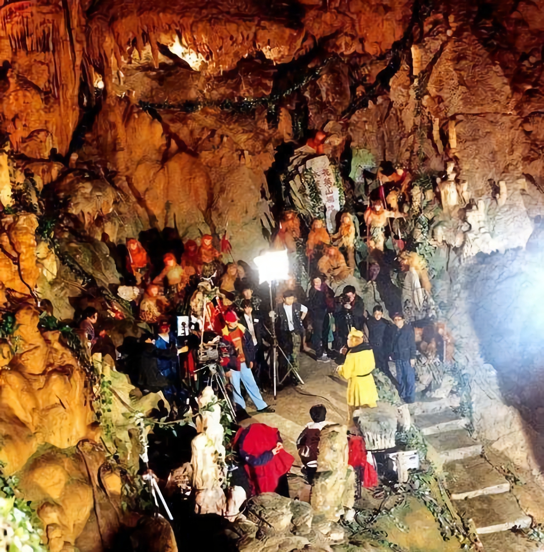 《西游记》幕后照,孔雀公主前卫,如来带妆穿军装,图6已被删减