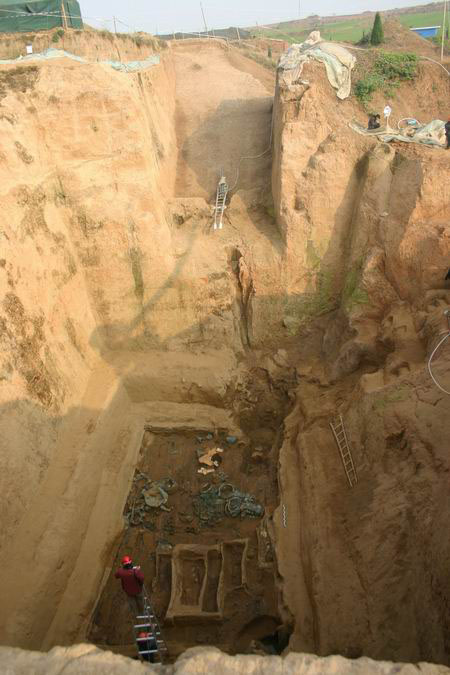 西安挖出9岁女孩墓,石棺上刻着4字警告,考古队被吓了一跳