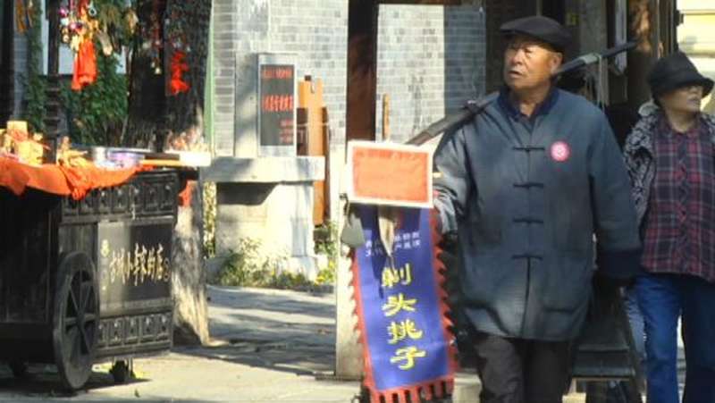 剃头匠百年传承：一副剃头挑子三代人,文化历史,民俗,好看视频