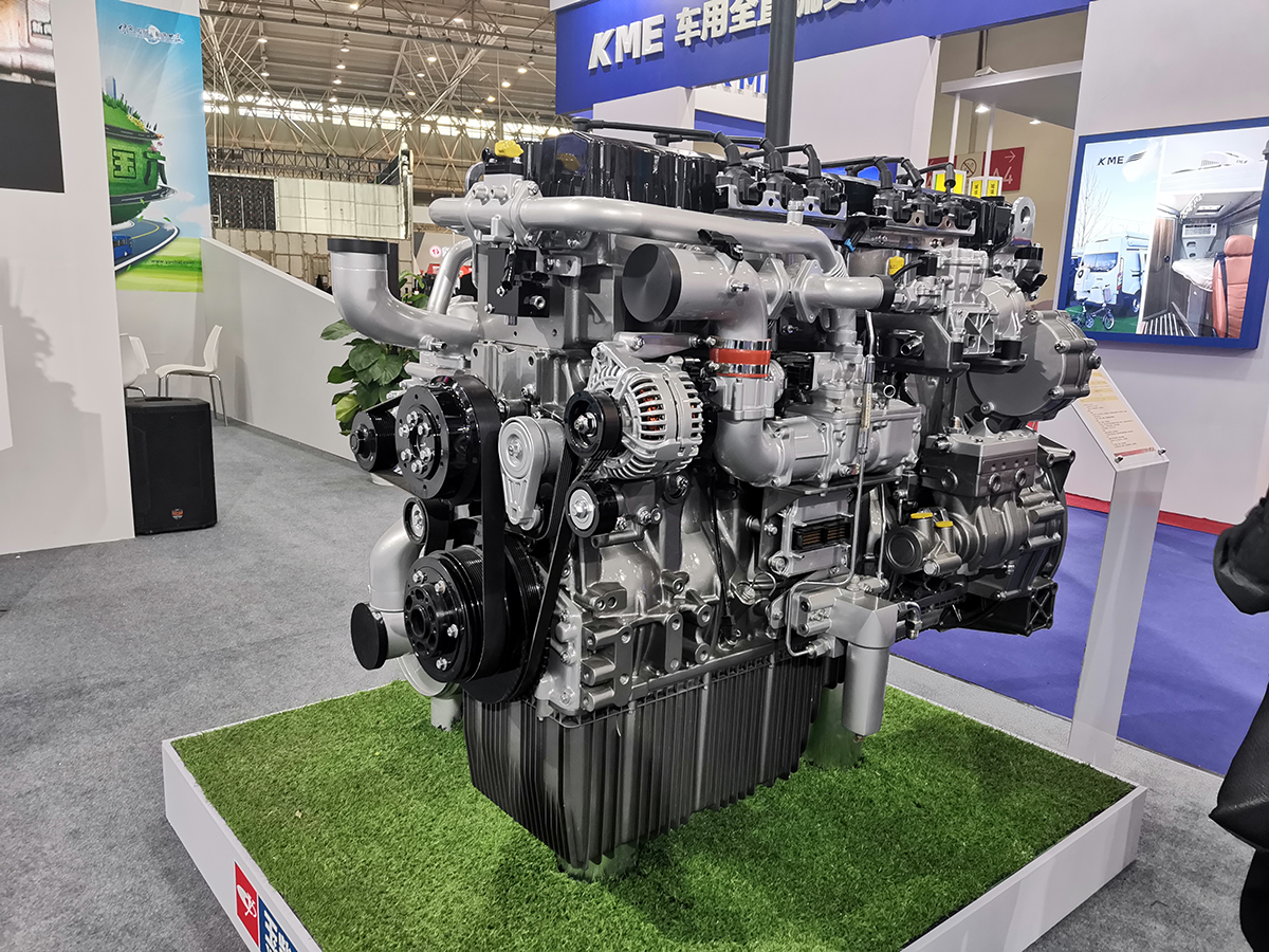 这款车使用了玉柴6k13n 460马力lng发动机,发动排量为12.94升.