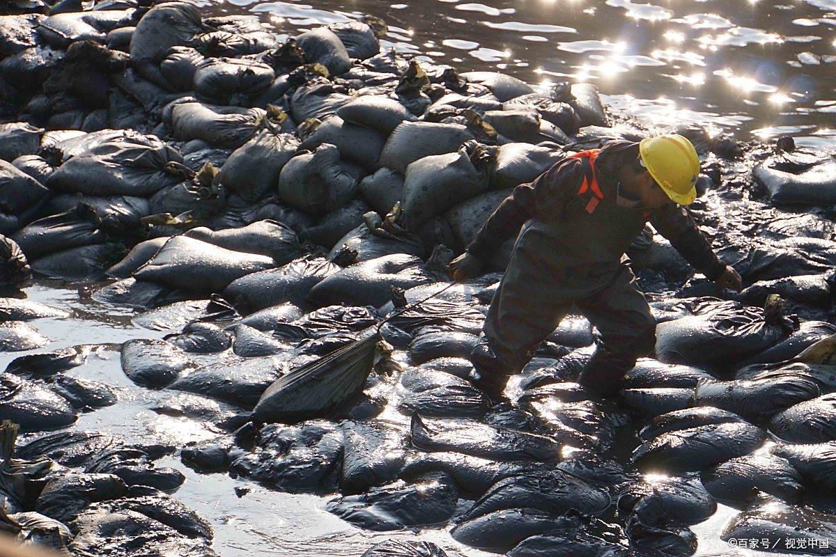 泰州一老人捉鱼被陷淤泥不能自拔,陷入淤泥如何完成自救?