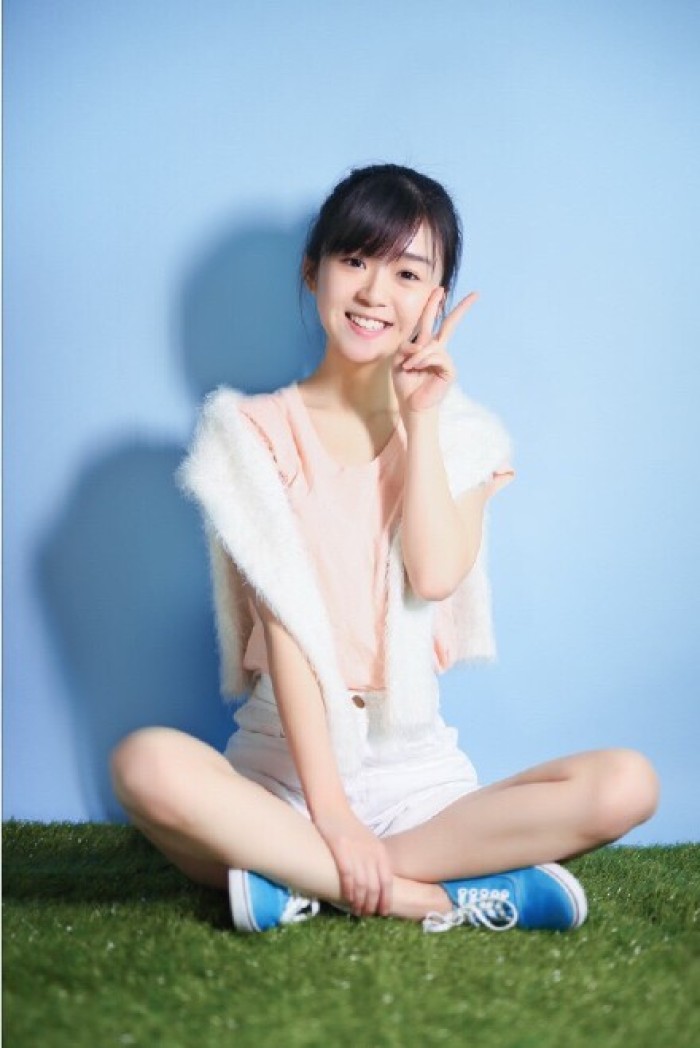 宋伊人,一位可爱呆萌的"校服女神",你们喜欢她吗?