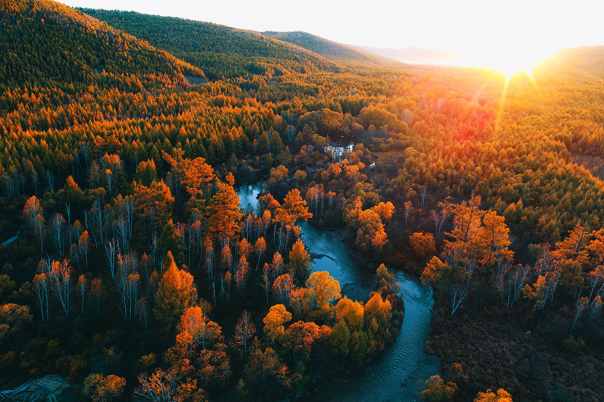 地区的一条重要山脉,位于中国内蒙古自治区的东北部和黑龙江省的北部