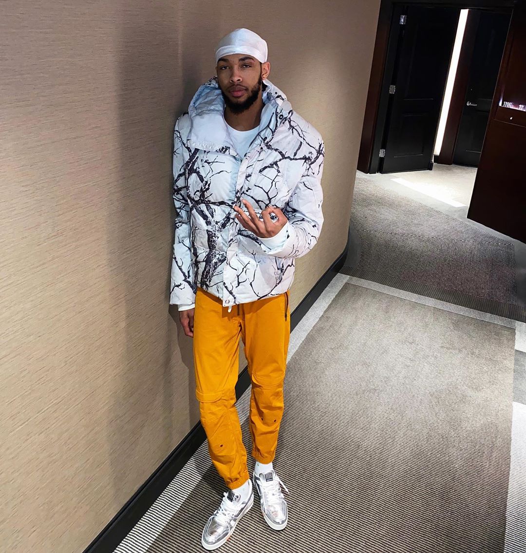 有点丑帅?英格拉姆社交媒体晒个人迷之自拍照