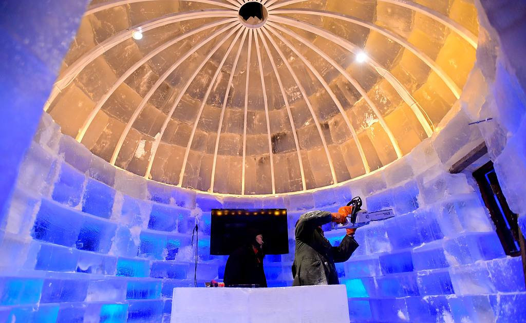 我们都知道哈尔滨以"冰城"闻名,这家店的老板很有生