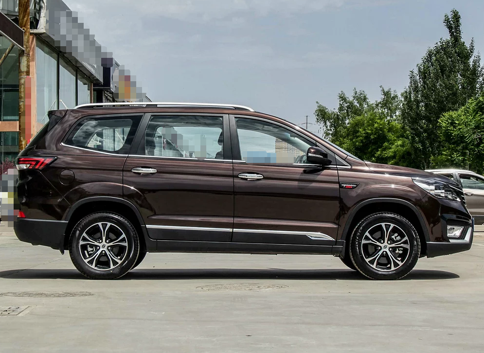 炫酷的外形,保持优雅的同时又多了几分力量感的比速t5豪华版