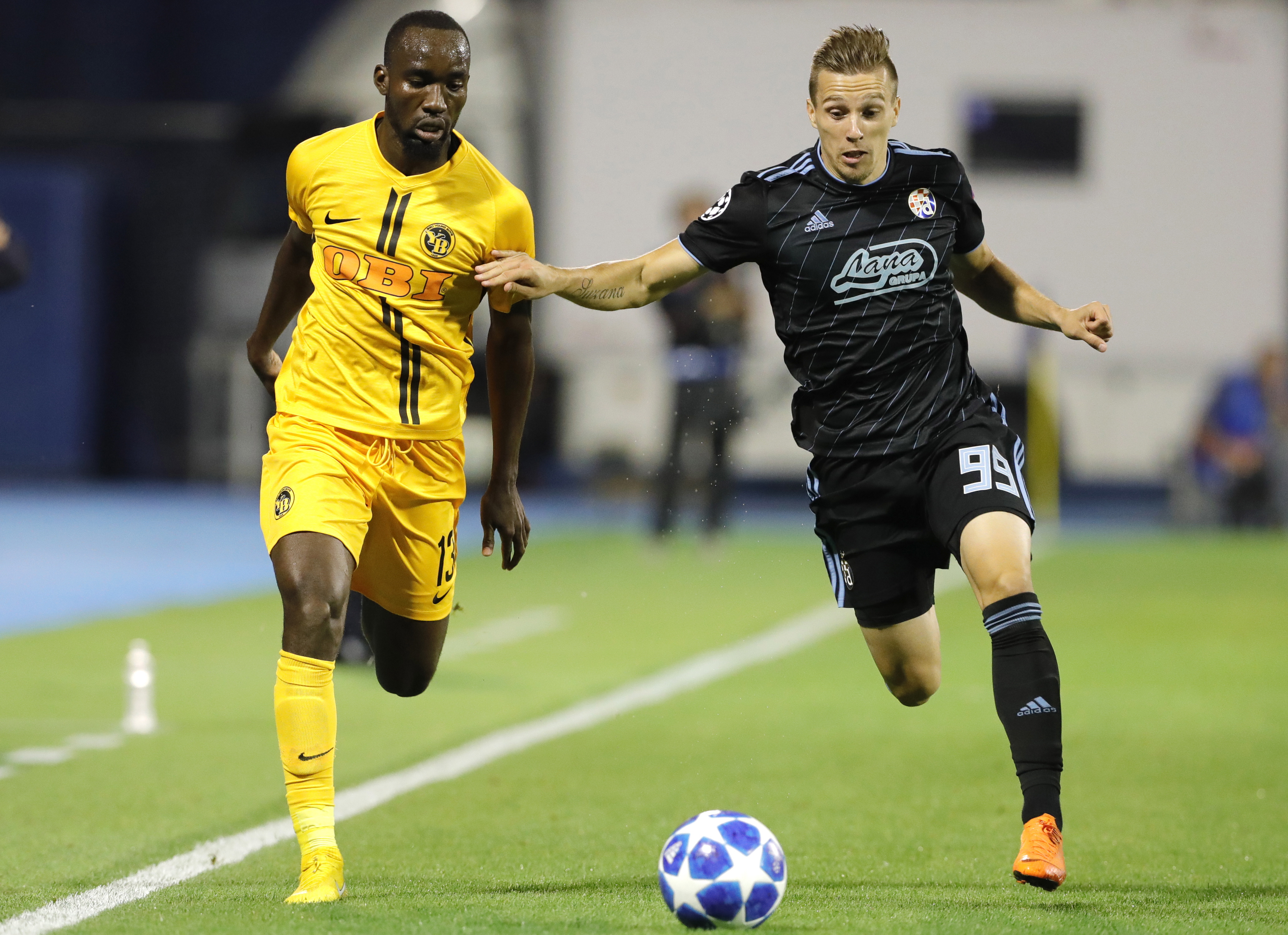 足球——欧冠联赛资格赛附加赛:伯尔尼年轻人晋级正赛(12)