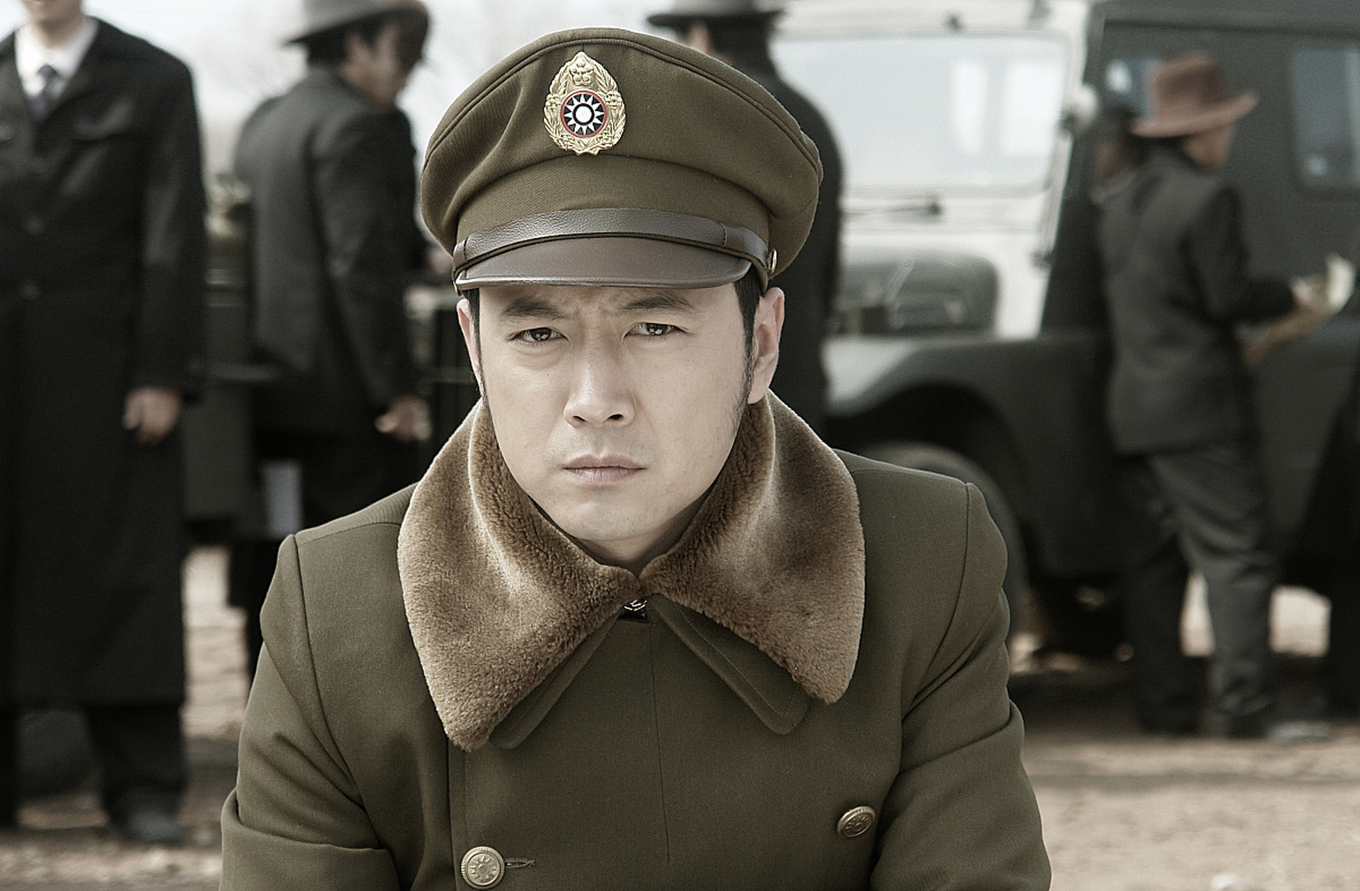 《悬崖》的剧情紧凑到让人窒息,演员的表演更是无可挑剔.