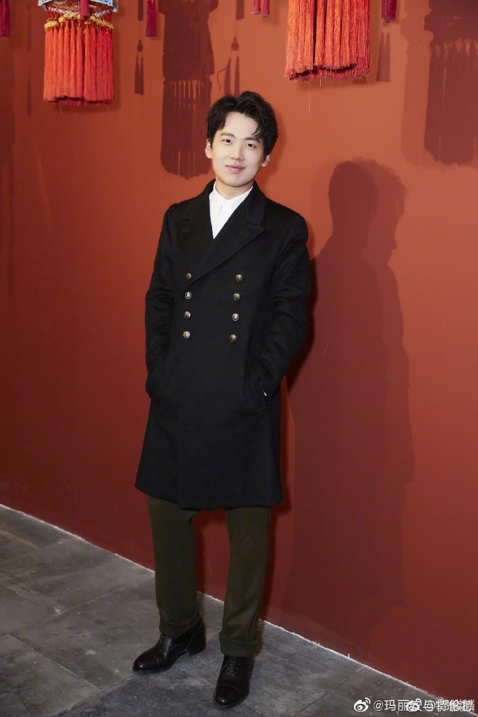 来自刚入坑不久的,从b站出来小憩一会儿的新粉