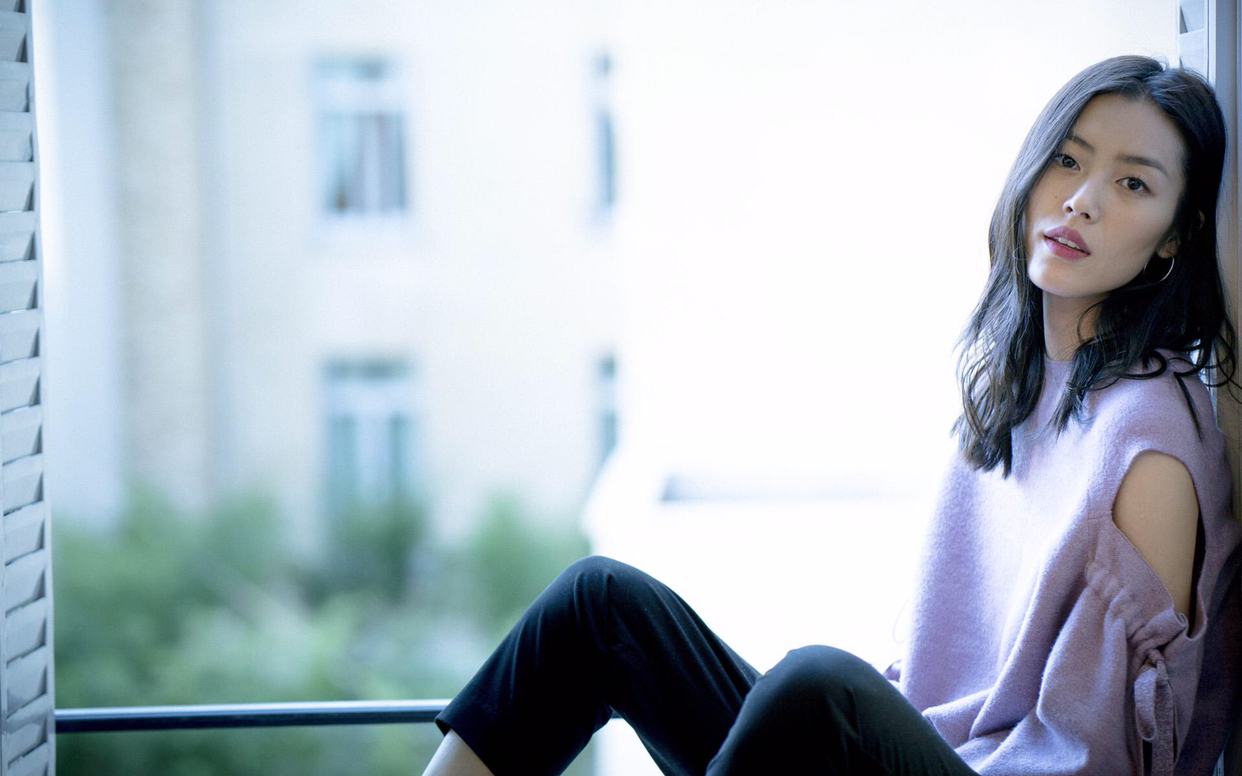 看刘雯的治愈系梨涡笑,惊艳了时光,美人当如是