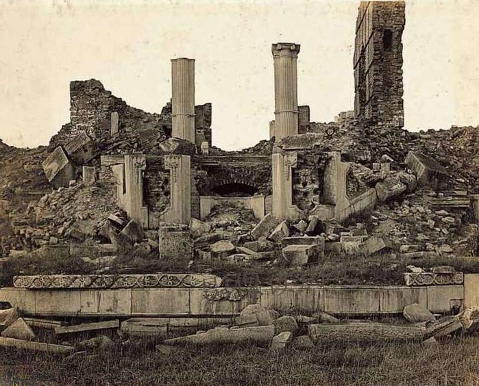 3,北京西郊圆明园的废墟.