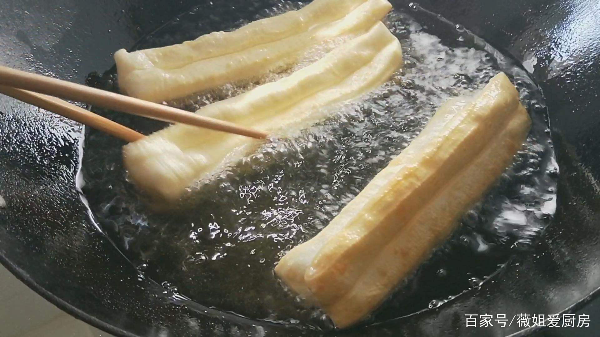 油条的做法和配方酥脆蓬松(油条的做法和配方酥脆蓬松怎么做)