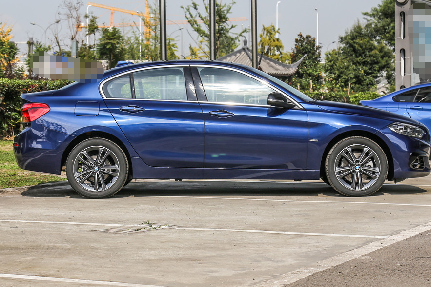 宝马1系118i运动版,饱满的线条,气势非凡,性价比非常高