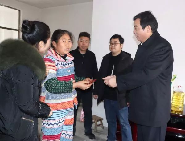 吴建平:全力解决好贫困户"两不愁三保障"突出问题