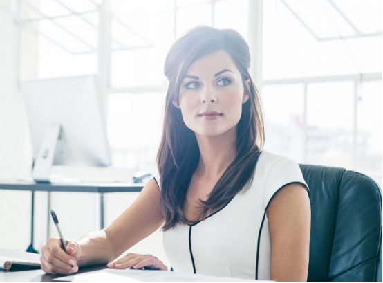 事业型和家庭型的女人离婚后,出现不同结局,你想做哪种女人?