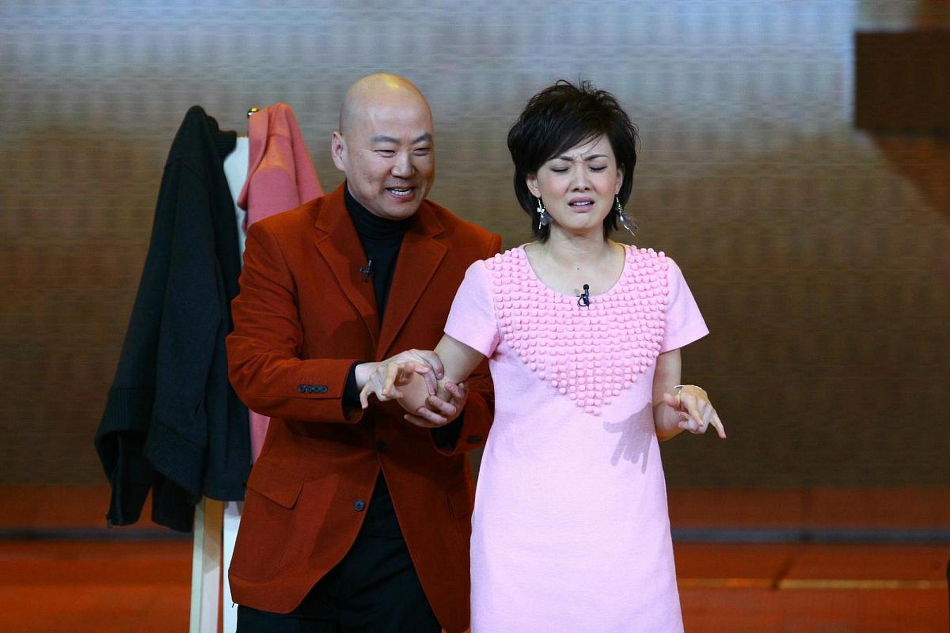 郭冬临成名后回老家探亲,亲戚朋友问他:"你跟牛莉什么时候结婚"?