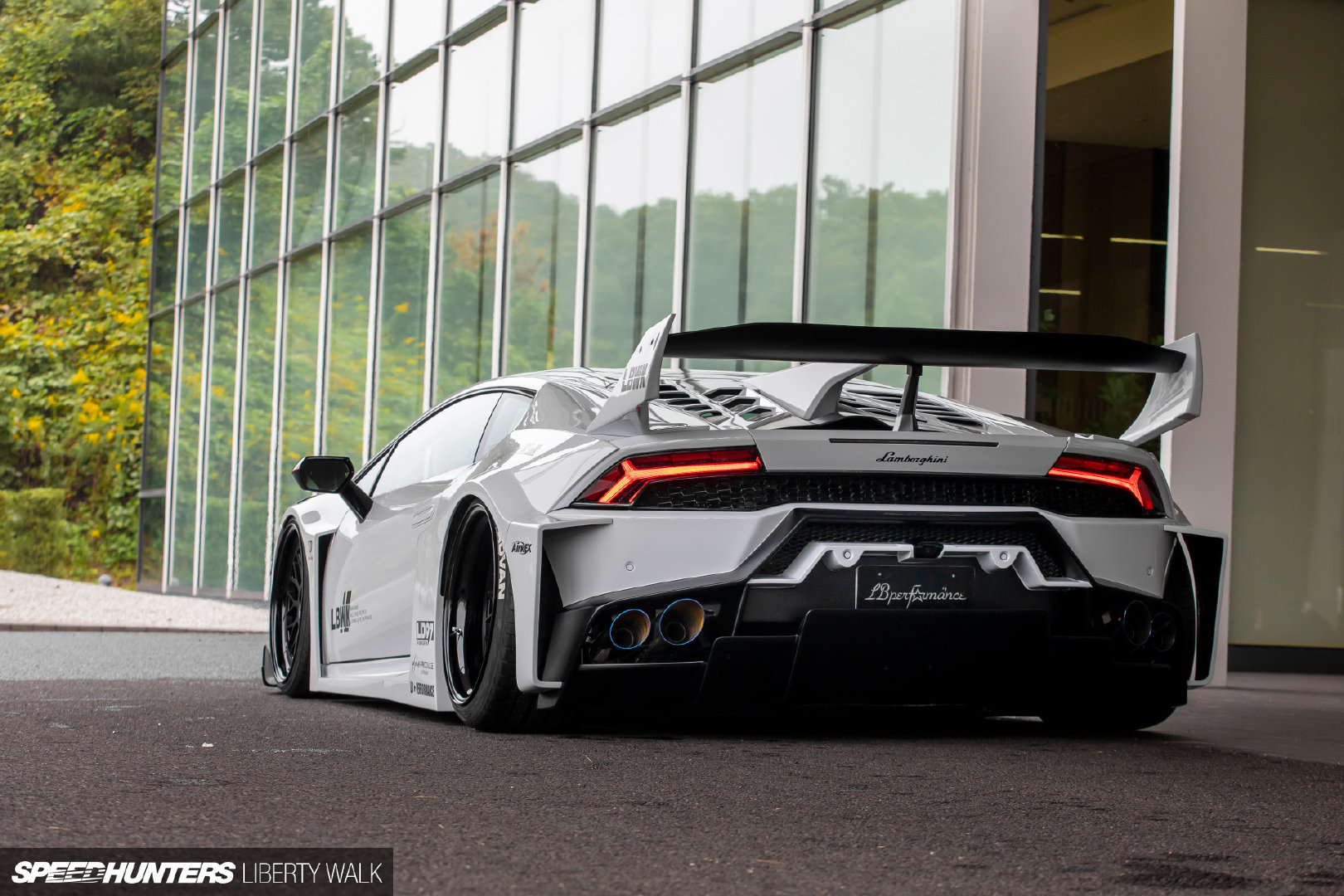 兰博基尼huracan宽体改装案例,更倾向赛车化的改装!