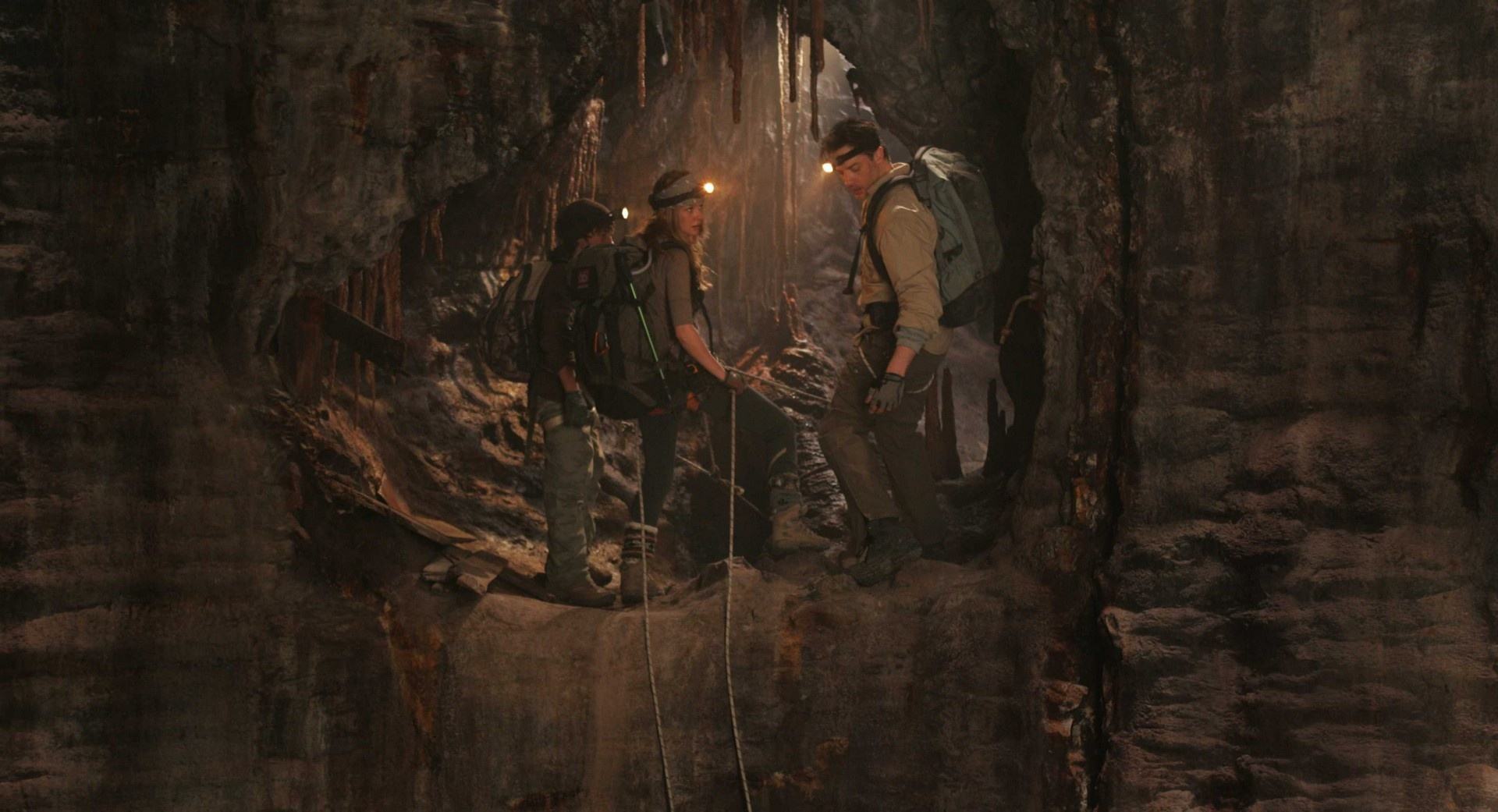 科拉计划曾钻地球到12262米停止,那么挖穿了会怎样?