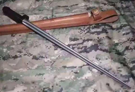 美国的巴斯魔甲m战斗砍刀:相信对于这款军刀,很多朋友都很陌生;它是