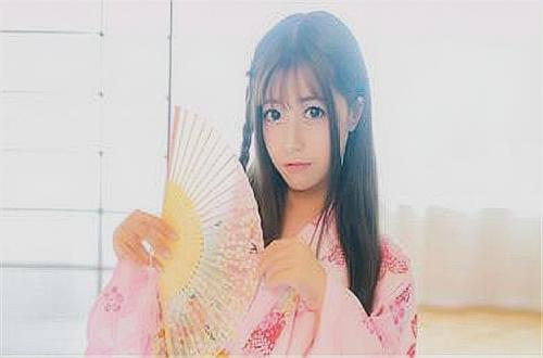 《贵妃的现代生活》被册封为皇后的前一晚,却被他悄无声息地毒杀