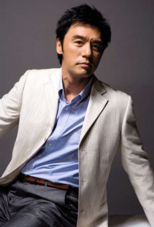 他沉寂十余年,如今65岁开演唱会,众明星齐助阵现场火爆