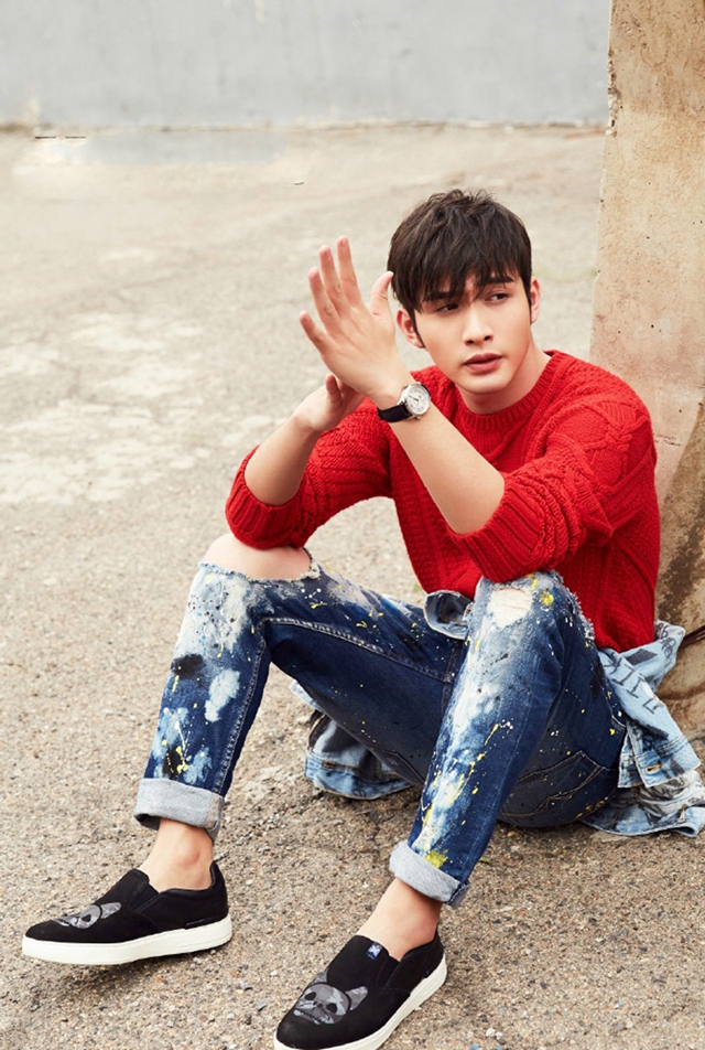 厉害了张彬彬,最新机场照帅炸了,玫瑰花卫衣也能穿的这么有型!