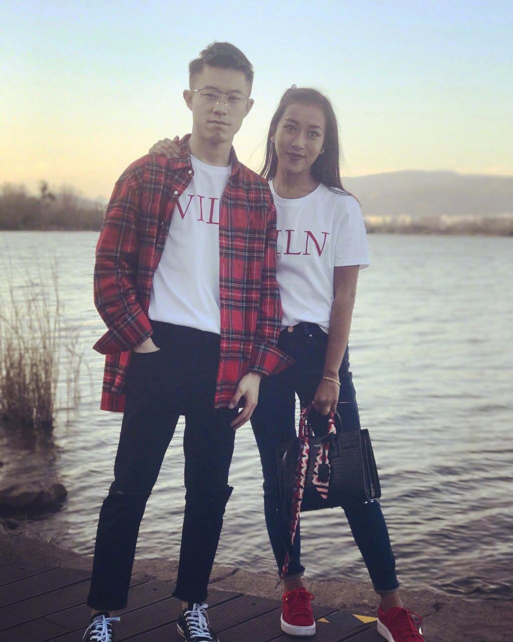 吉克隽逸罕见晒与弟弟合照,两姐弟简直太像了