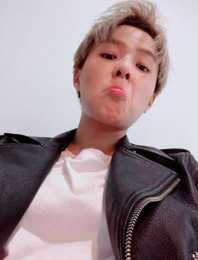 sunnee被粉丝叫大猪蹄子 晒自拍提问:这是啥意思