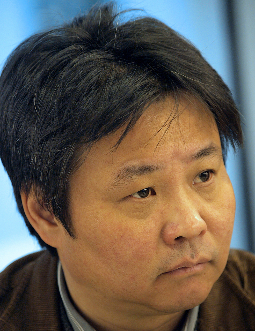 余华说透人性:"人都是一样的,手伸进别人口袋里掏钱时,那个眉开眼笑