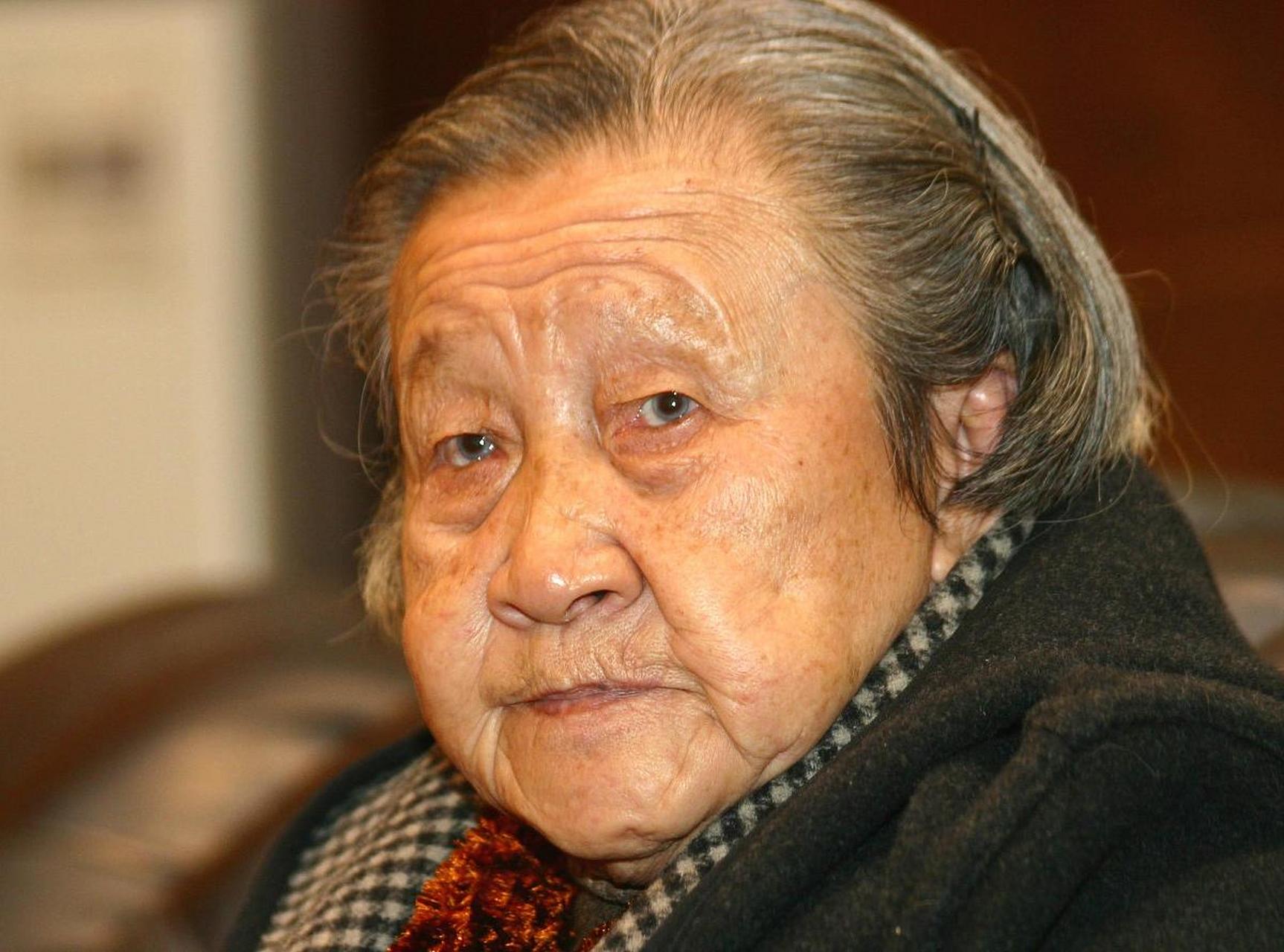 1937年,南京城沦陷,一群日本兵围住怀孕7个月的李秀英,他们如畜生一般