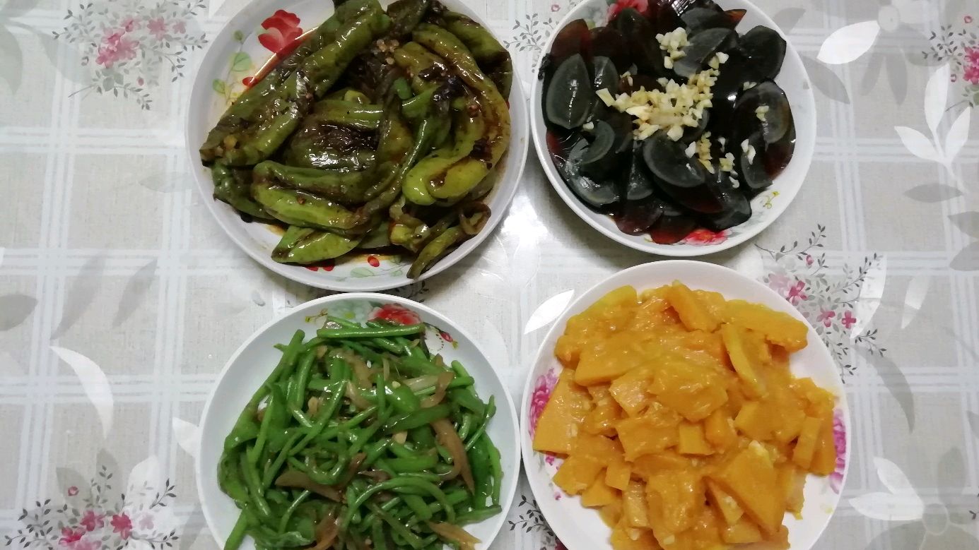 晒晒我家晚餐,虽然都是素食,但营养又美味,家人吃的津津有味!