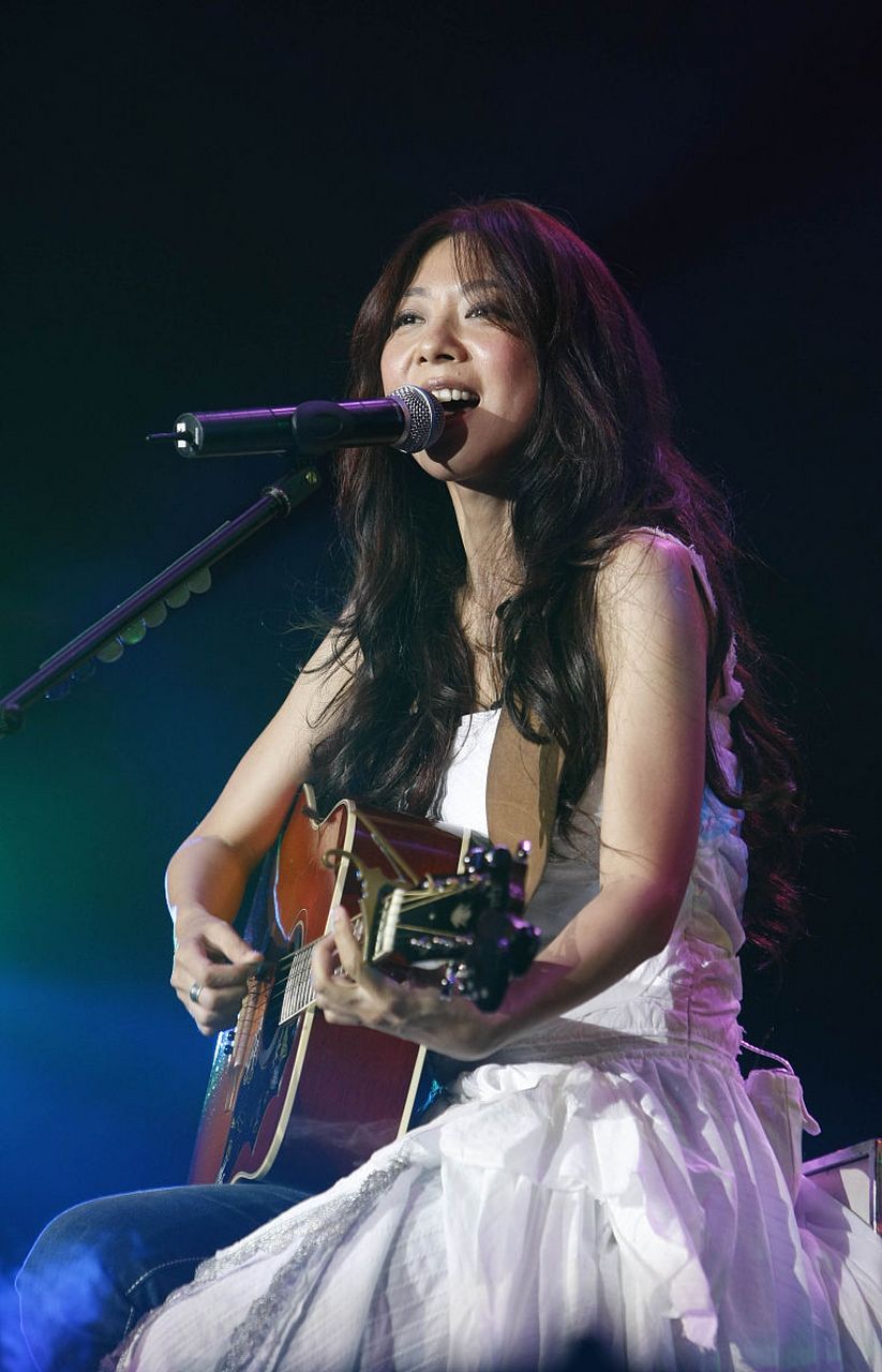 台湾歌手陈绮贞和她的前男友兼老板钟成虎,曾经是音乐圈的模范