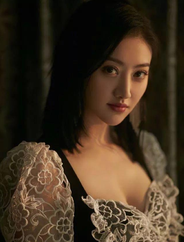 "假小子"景甜身材二次发育?网友:球王就是球王