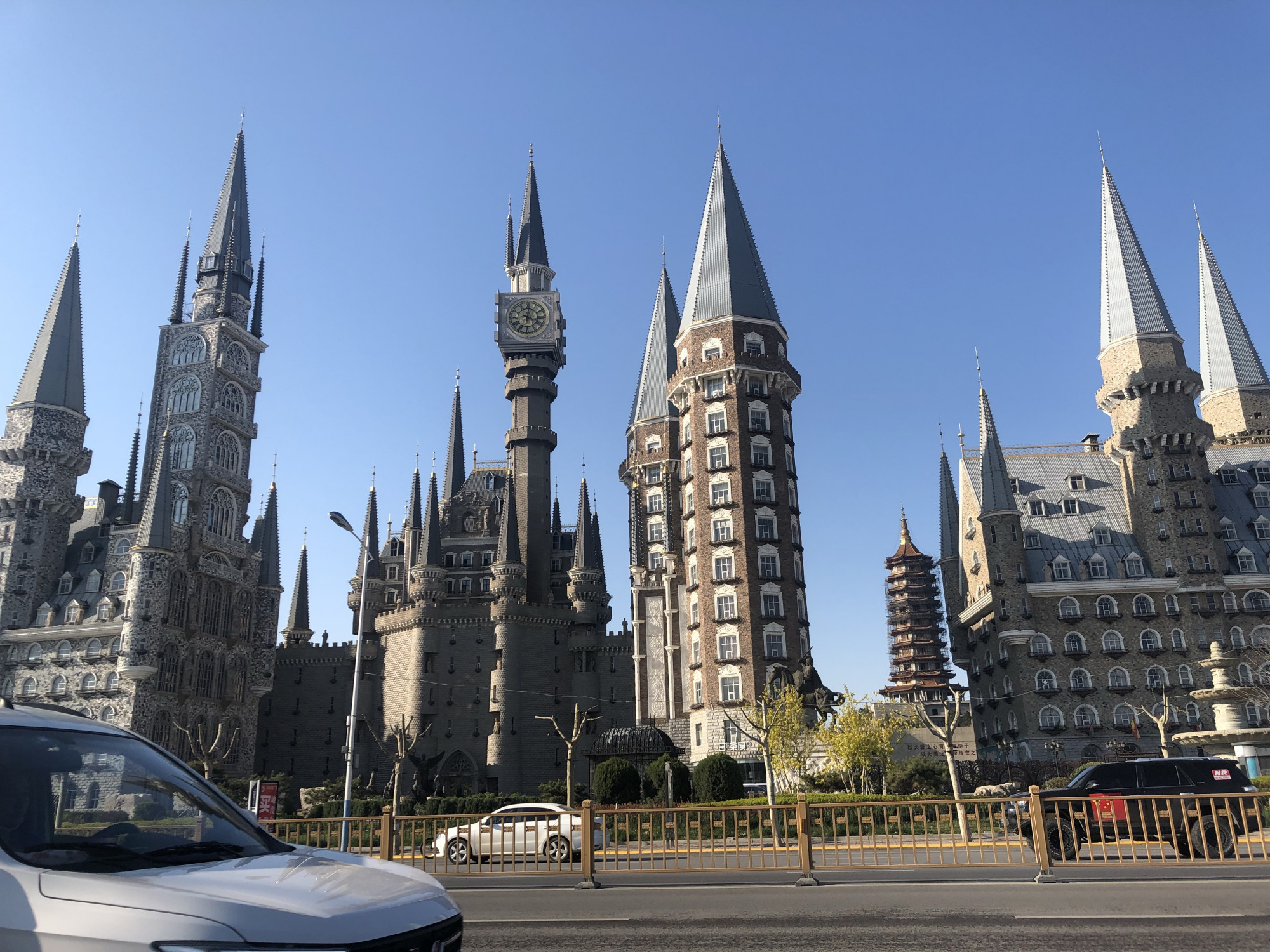 河北新乐:一座城堡吸引若干人