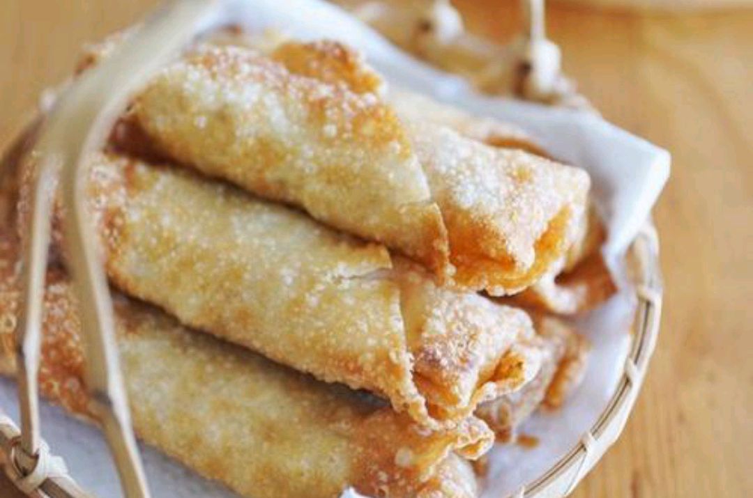 炸素卷是天津的传统素食小吃,用料和做法十分讲究