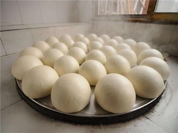 蒸馒头时,该用冷水还是热水蒸?北方人告诉你答案,馒头松软香甜