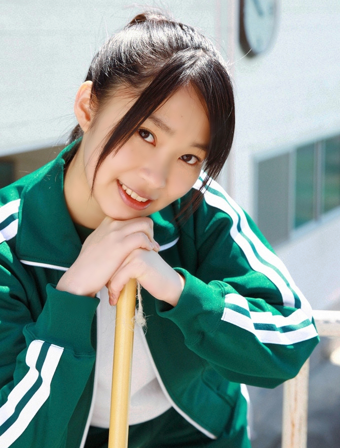 一个有点羞涩可爱的清秀小女子