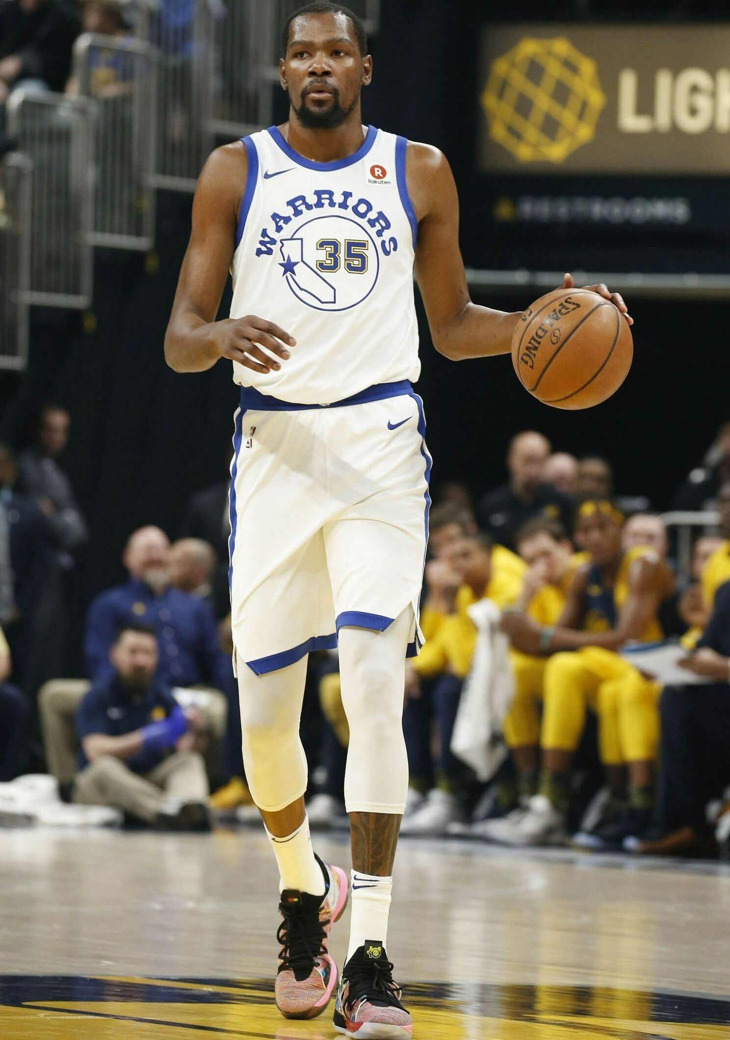 nba巨星——凯文杜兰特和他35号球衣的故事.