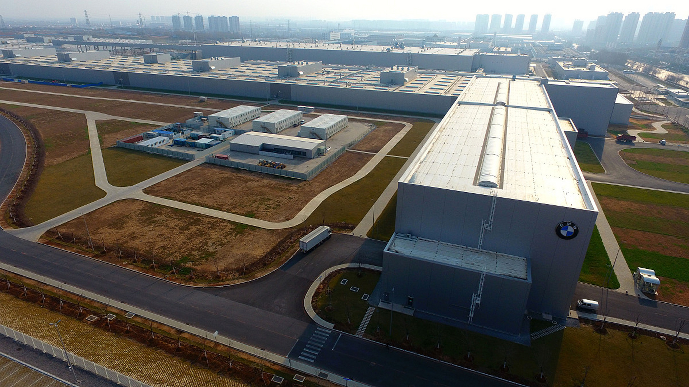 新能源汽车威马温州基地大门紧闭 生产完全停摆