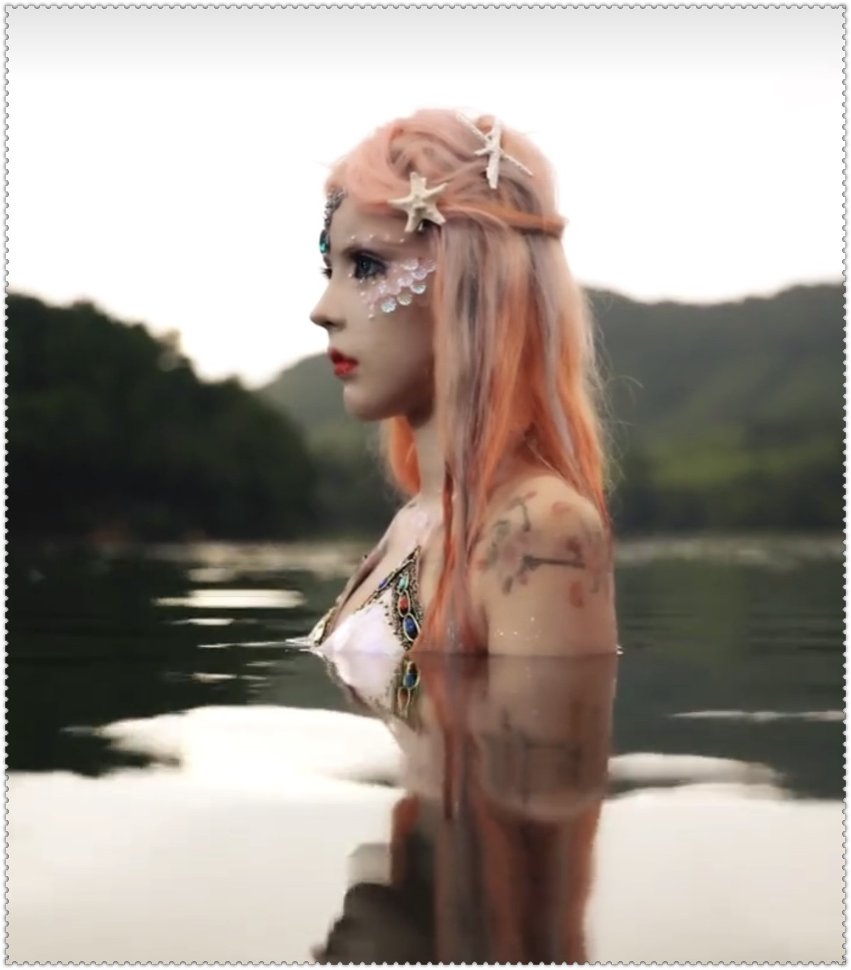 迪丽拉演绎真人版美人鱼,"出水"的一刻被美到了,天赐的神颜