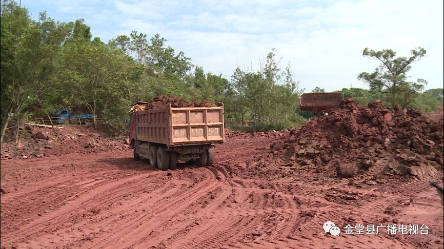 截止目前,杨溪湖湿地公园项目已完成湖区抛石挤淤工作,其中包括六米的