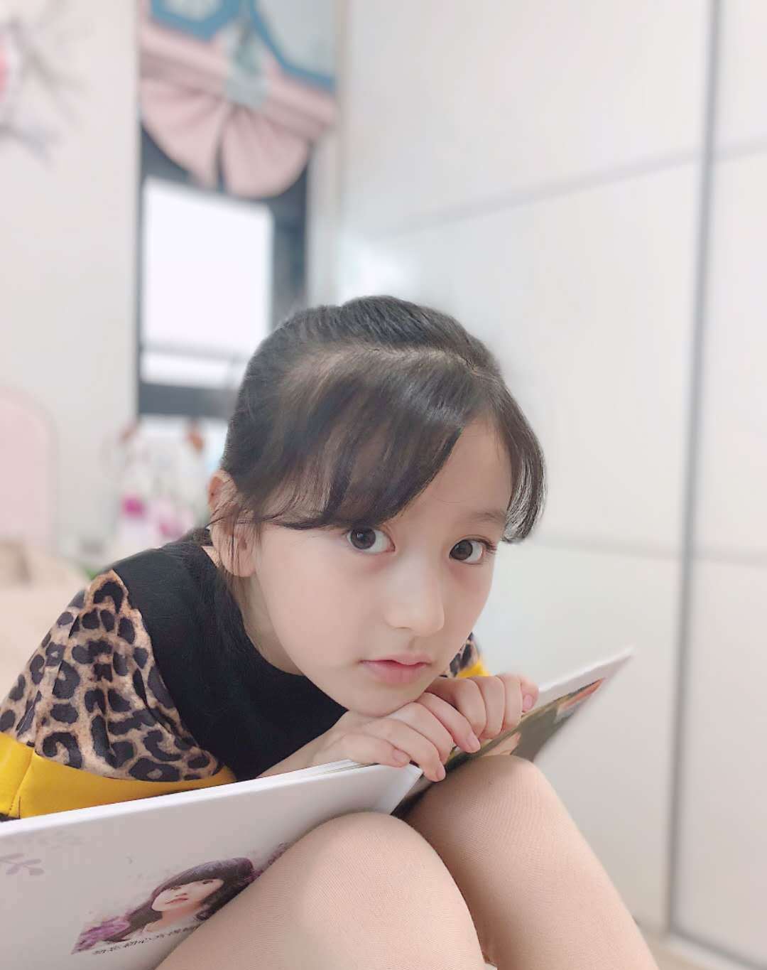 9岁裴佳欣穿高跟鞋,却美得很惊艳,网友:等你长大!